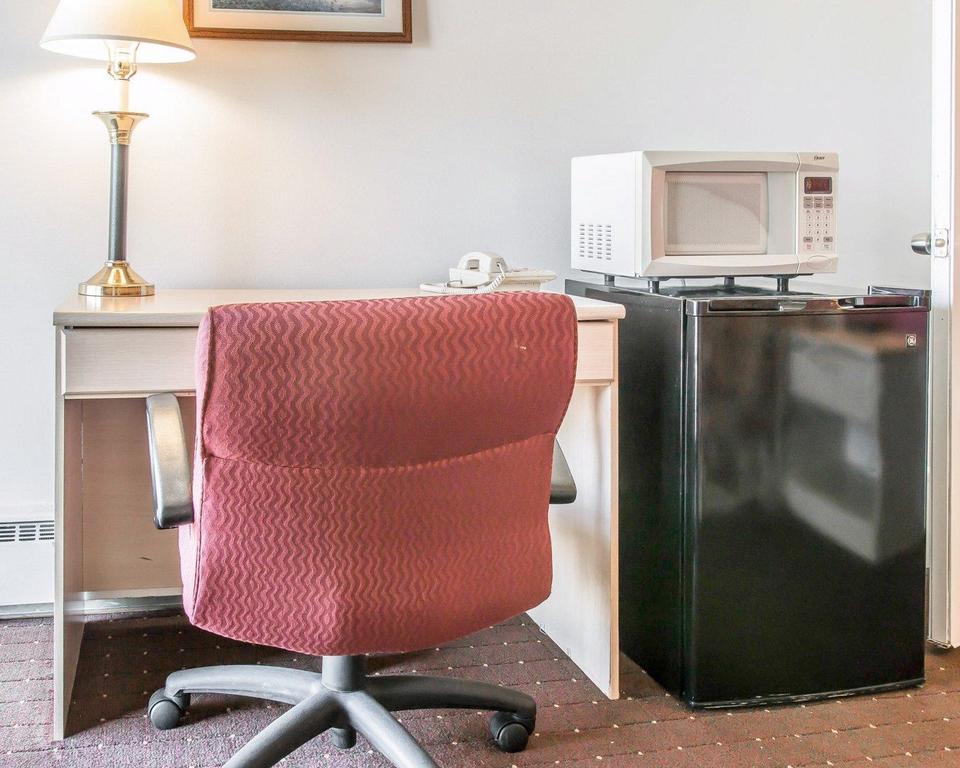 Econo Lodge Central Midland Exteriör bild