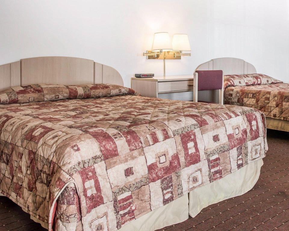Econo Lodge Central Midland Exteriör bild