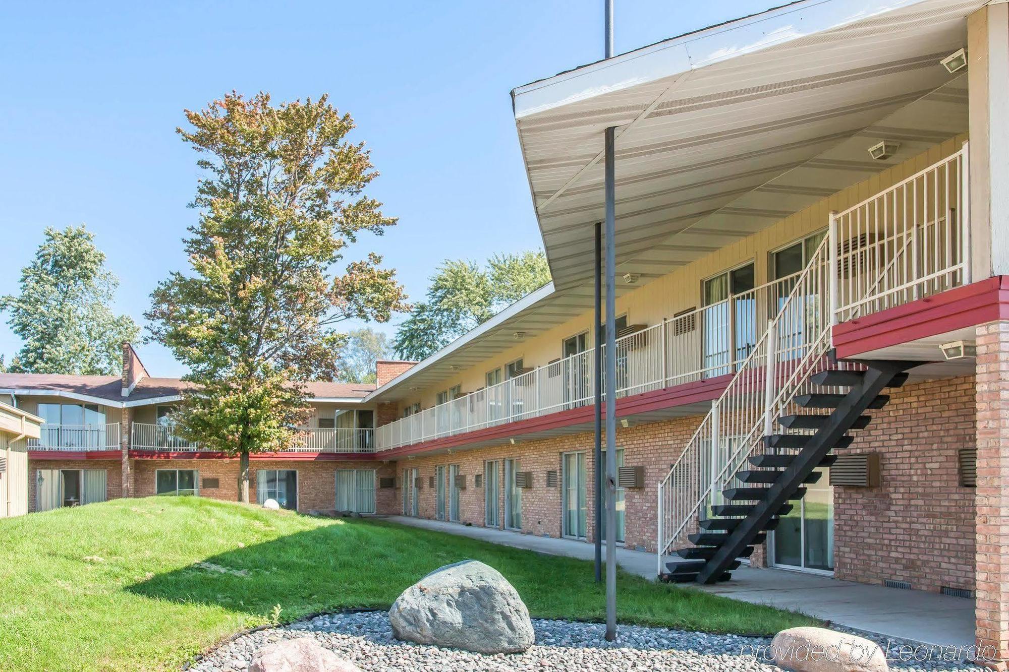 Econo Lodge Central Midland Exteriör bild