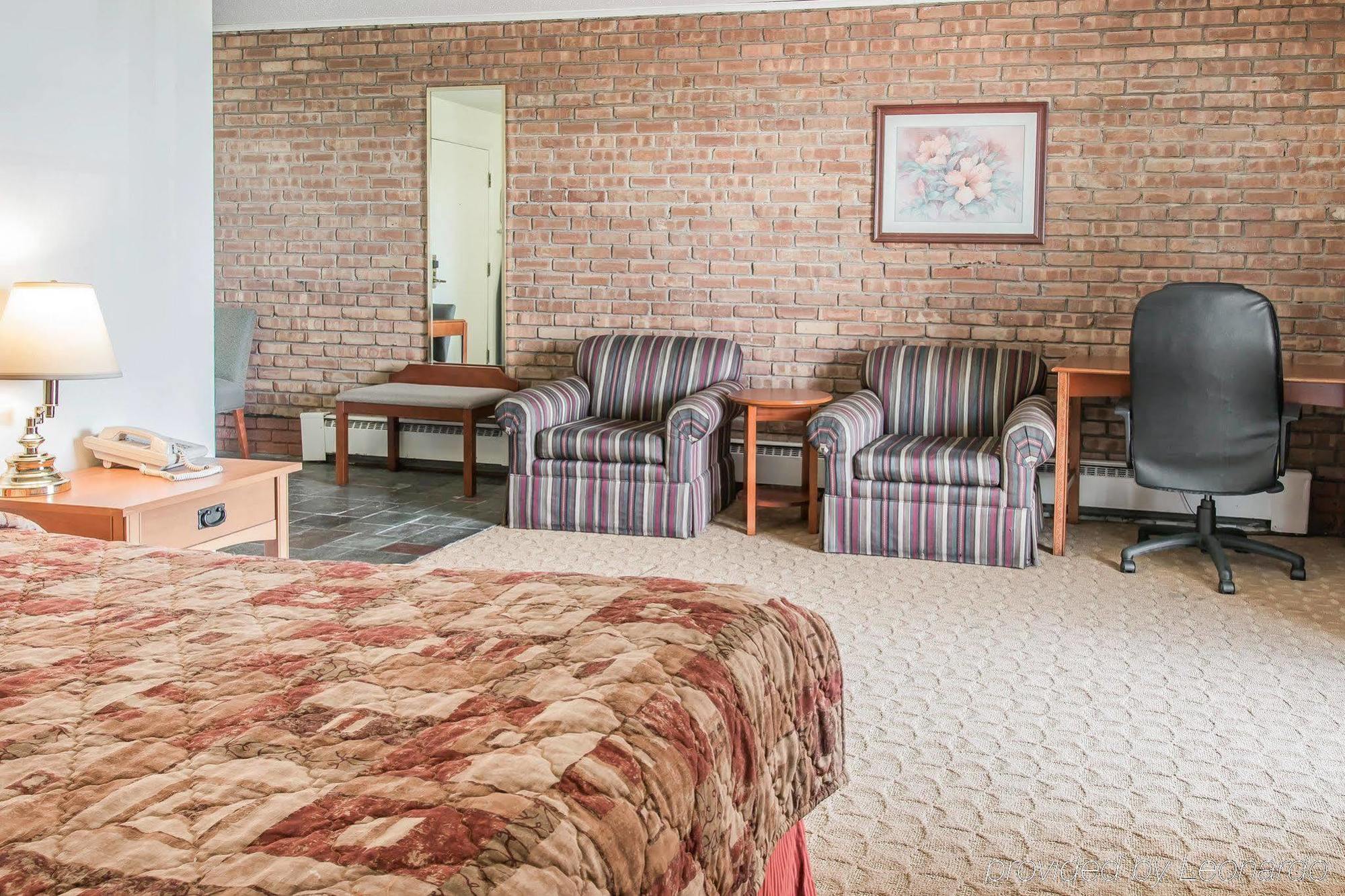 Econo Lodge Central Midland Exteriör bild