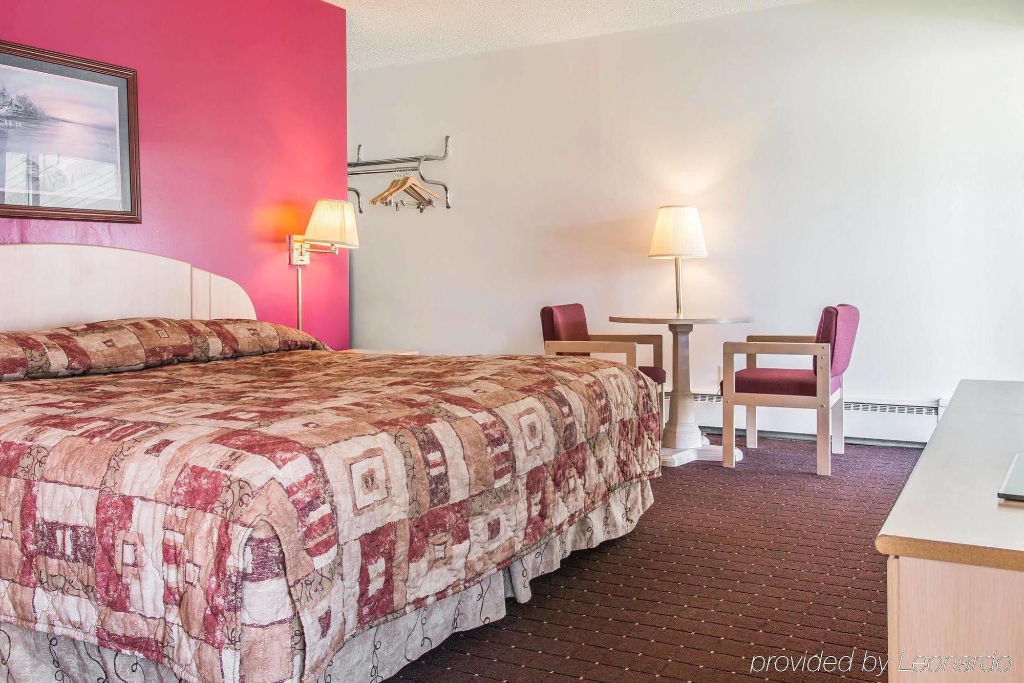 Econo Lodge Central Midland Exteriör bild
